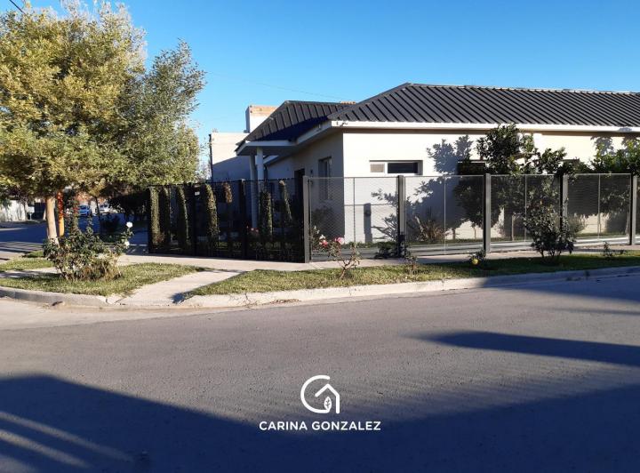 Casa · 205m² · 5 Ambientes · 2 Cocheras