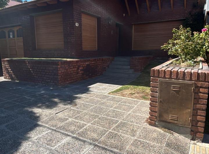 Casa · 275m² · 4 Ambientes · 1 Cochera
