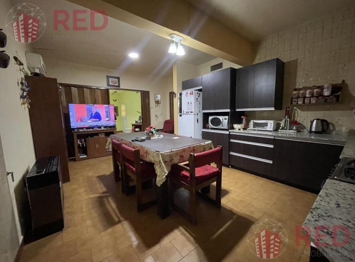 Casa · 4 Dormitorios · 1 Cochera