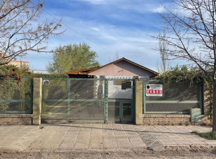 Casa · 165m² · 2 Ambientes · 1 Cochera