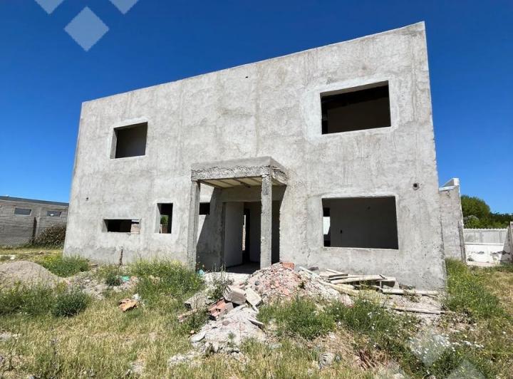 Casa · 194m² · 6 Ambientes · 1 Cochera