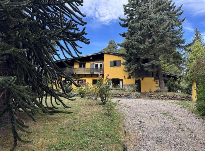 Casa · 13143m² · 11 Ambientes · 1 Cochera