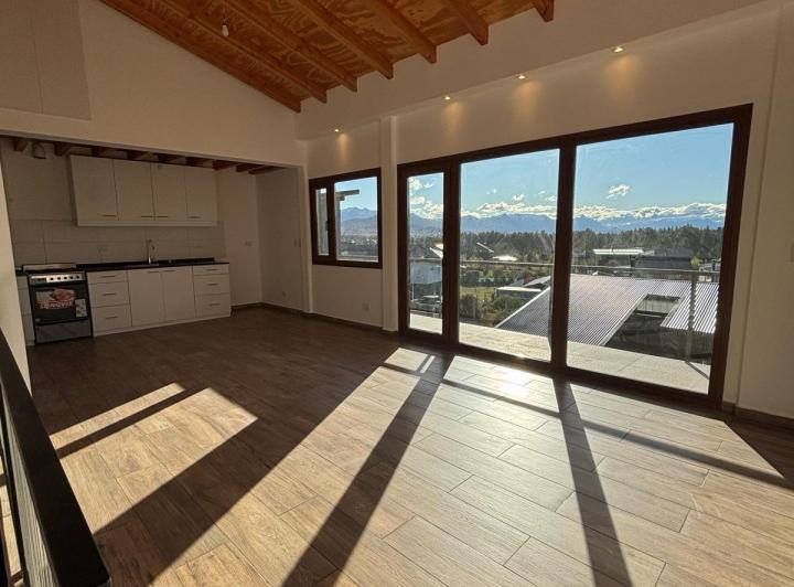 Casa · 94m² · 4 Ambientes · 2 Cocheras
