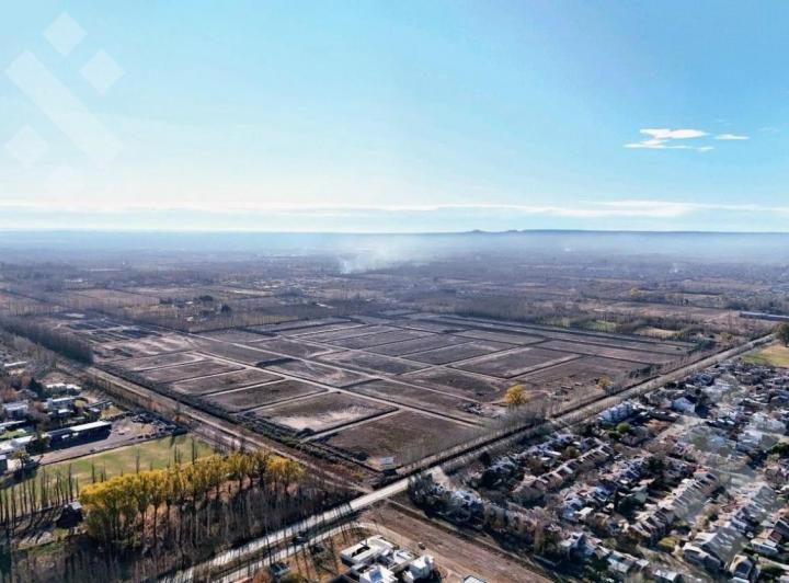 Terreno · 216m²