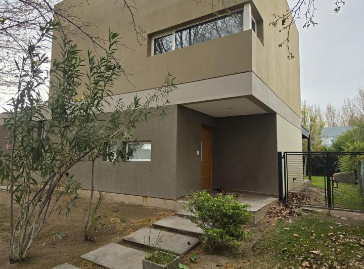 Casa · 176m² · 4 Ambientes · 1 Cochera