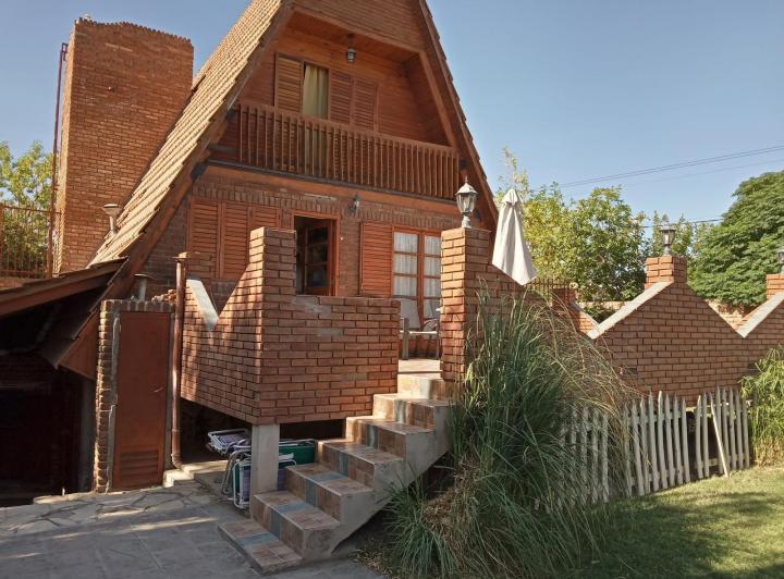 Casa · 400m² · 10 Ambientes · 2 Cocheras
