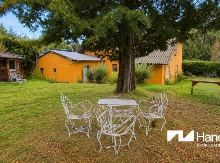 Casa · 244m² · 9 Ambientes · 1 Cochera