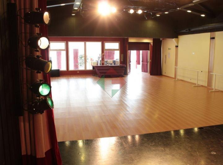 Local comercial · 230m² · 2 Ambientes