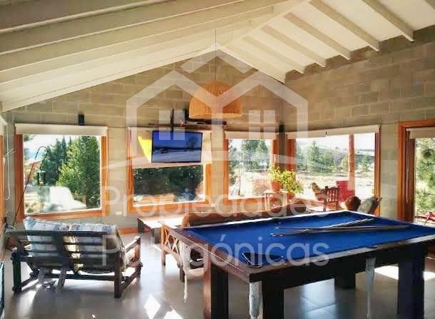 Casa · 240m² · 5 Ambientes · 2 Cocheras