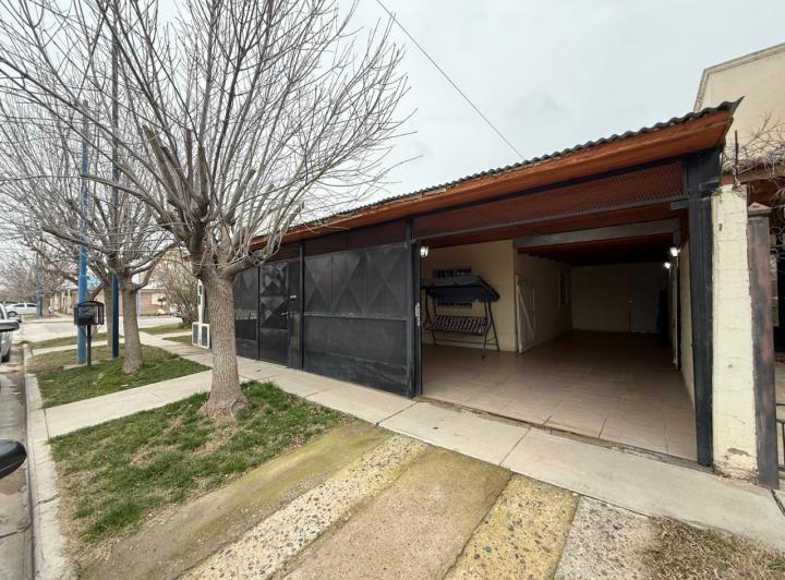 Casa · 130m² · 5 Ambientes · 2 Cocheras