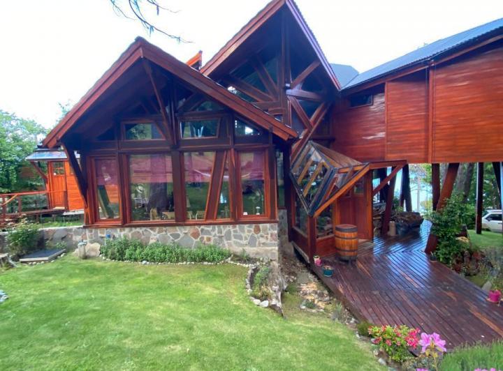 Casa · 400m² · 5 Ambientes · 2 Cocheras