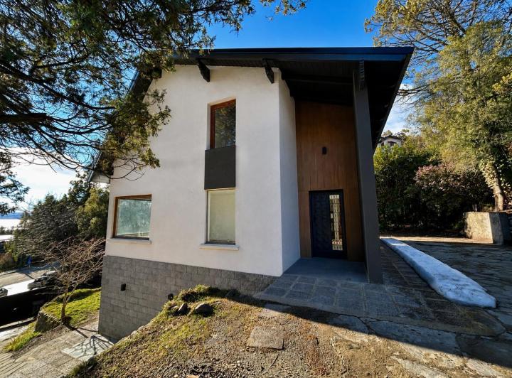 Casa · 160m² · 5 Ambientes · 3 Cocheras