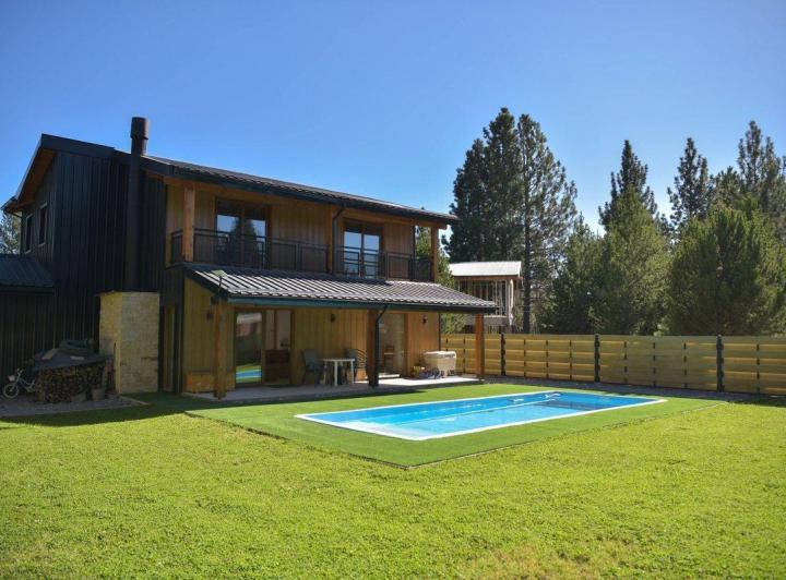 Casa · 202m² · 6 Ambientes · 2 Cocheras