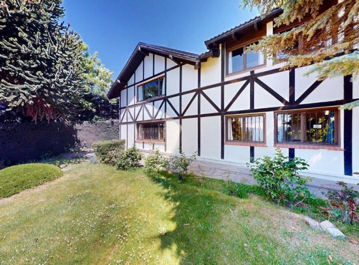 Casa · 250m² · 6 Ambientes
