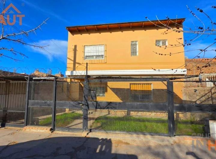 Casa · 220m² · 7 Ambientes · 3 Cocheras