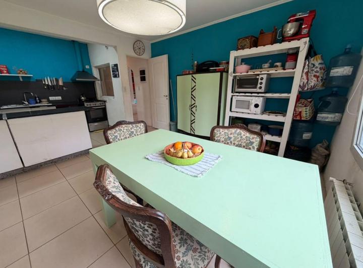 Casa · 153m² · 6 Ambientes · 2 Cocheras