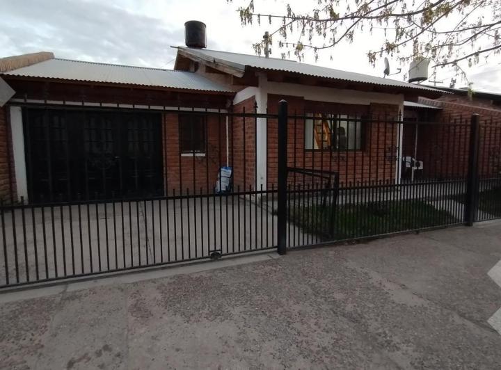 Casa · 264m² · 5 Ambientes · 2 Cocheras