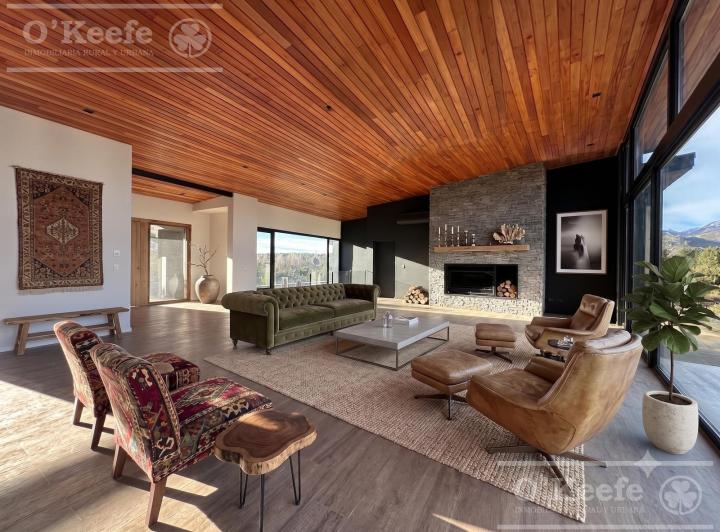 Casa · 3370m² · 7 Ambientes · 2 Cocheras