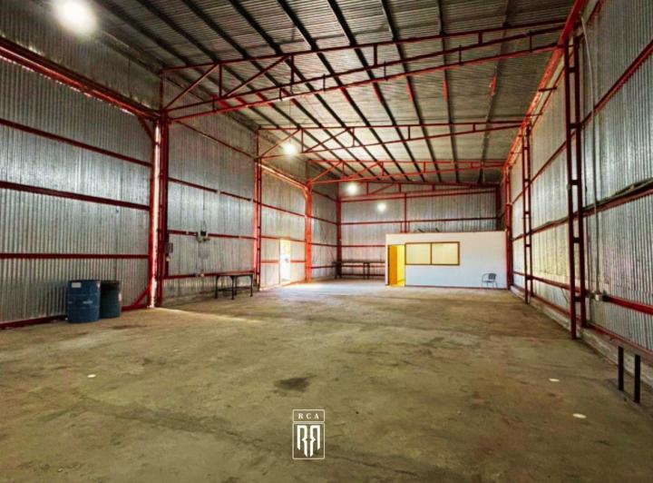 Bodega-Galpón · 250m² · 2 Ambientes