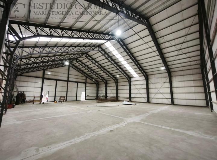 Bodega-Galpón · 396m² · 2 Ambientes · 5 Cocheras