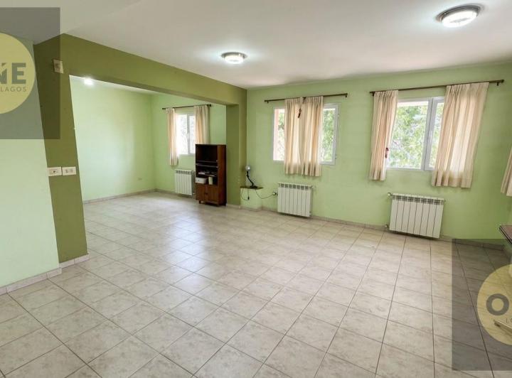 Casa · 230m² · 5 Ambientes · 1 Cochera