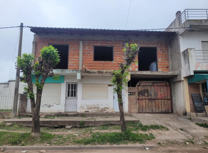 Casa · 215m² · 6 Ambientes · 1 Cochera