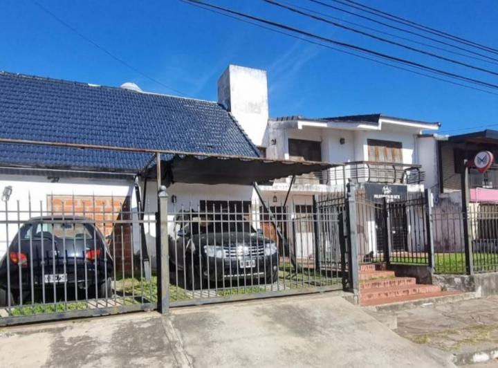 Casa · 406m² · 12 Ambientes · 1 Cochera