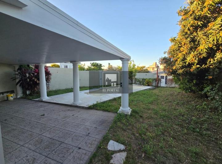 Casa · 245m² · 7 Ambientes · 2 Cocheras