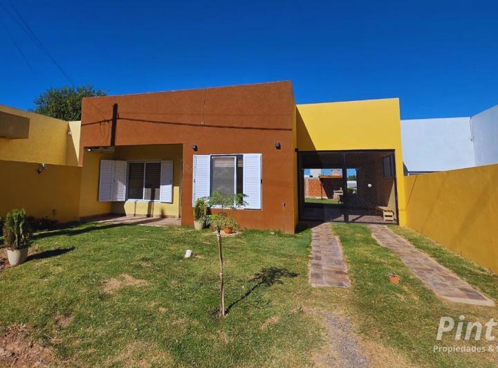 Casa · 94m² · 4 Ambientes · 1 Cochera
