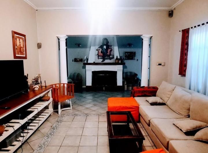 Casa · 277m² · 10 Ambientes · 1 Cochera
