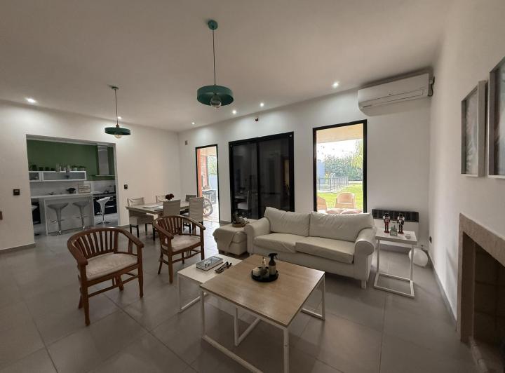 Casa · 190m² · 5 Ambientes · 1 Cochera