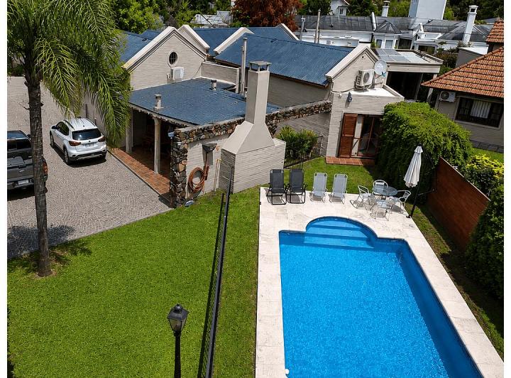 Casa · 220m² · 7 Ambientes · 2 Cocheras