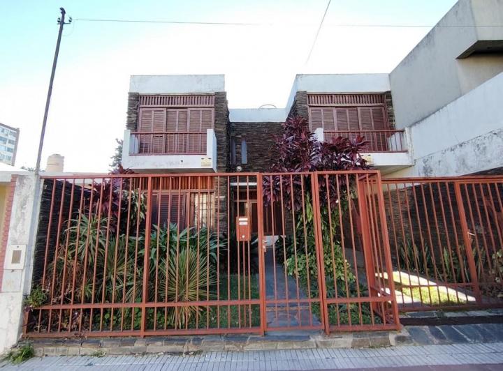 Casa · 181m² · 6 Ambientes · 1 Cochera