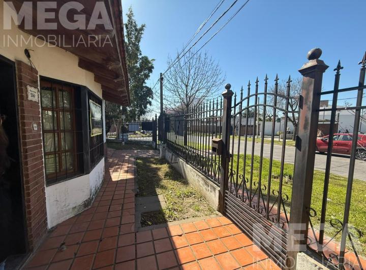 Casa · 60m² · 4 Ambientes · 1 Cochera
