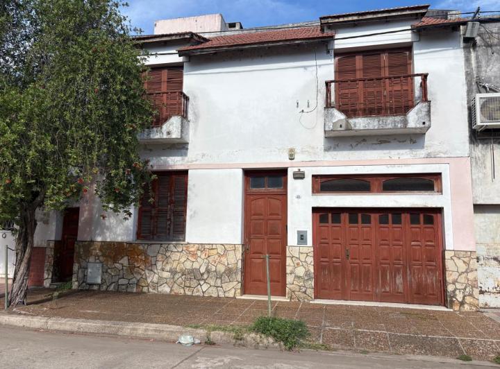 Casa · 205m² · 7 Ambientes · 1 Cochera