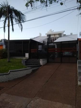 Casa · 200m² · 10 Ambientes