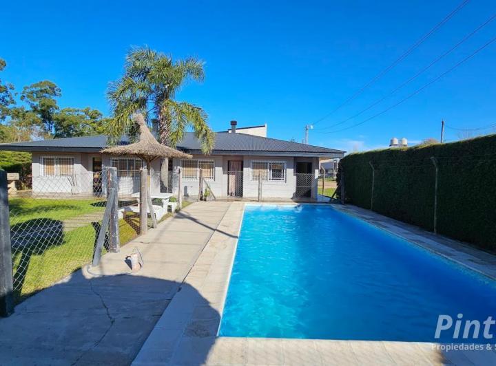 Casa · 180m² · 8 Ambientes