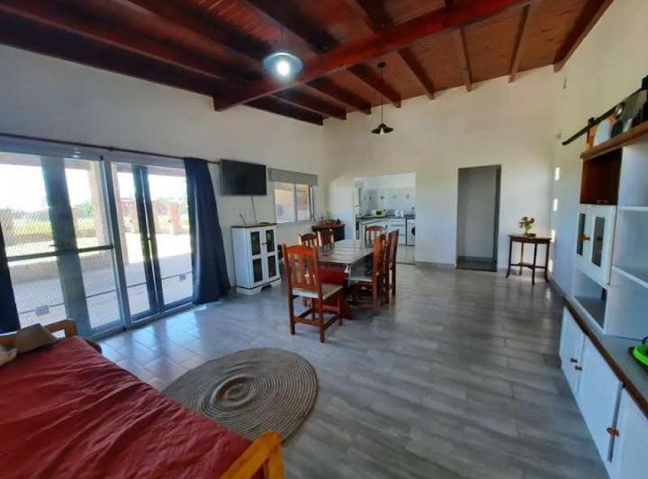 Casa · 120m² · 4 Ambientes · 6 Cocheras
