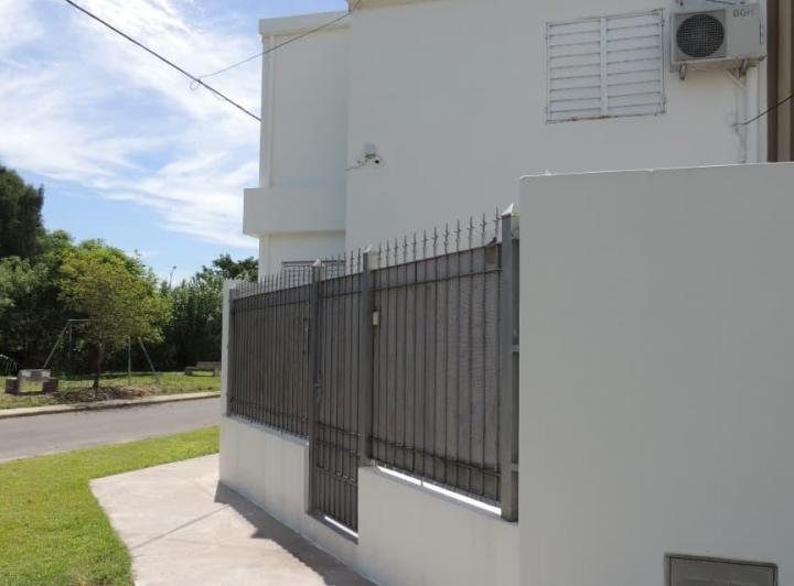 Casa · 65m² · 5 Ambientes · 1 Cochera
