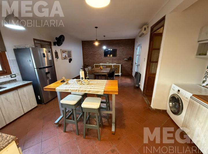 Casa · 170m² · 6 Ambientes · 2 Cocheras