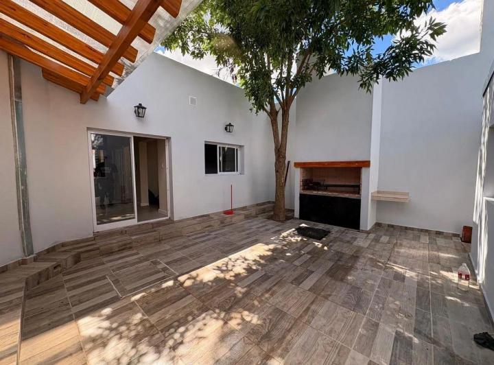 Casa · 180m² · 5 Ambientes · 1 Cochera