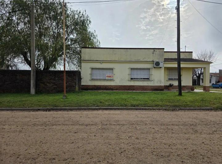 Casa · 200m² · 4 Ambientes · 2 Cocheras
