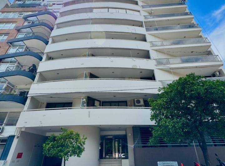 Departamento · 122m² · 6 Ambientes · 1 Cochera