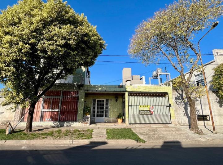 Casa · 200m² · 5 Ambientes · 1 Cochera