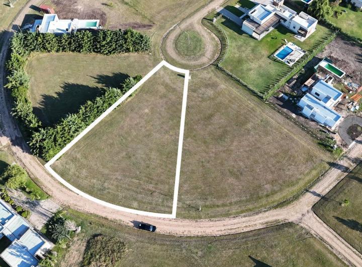 Terreno · 2050m²