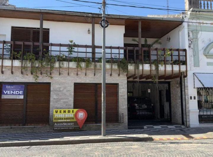 Casa · 308m² · 10 Ambientes · 1 Cochera