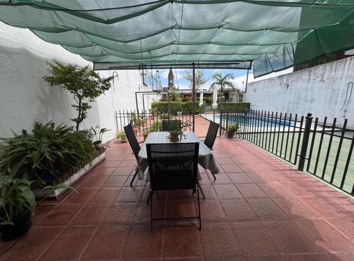 Casa · 278m² · 9 Ambientes · 1 Cochera