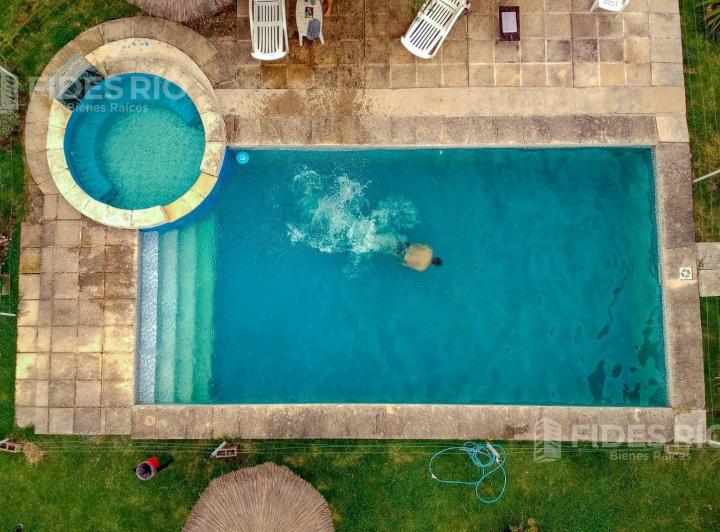 Hotel · 180m²