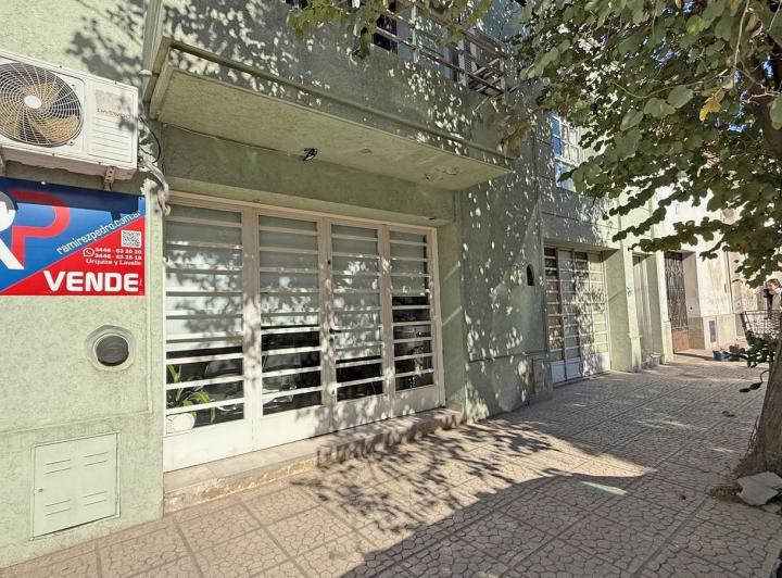 Casa · 350m² · 4 Ambientes · 2 Cocheras