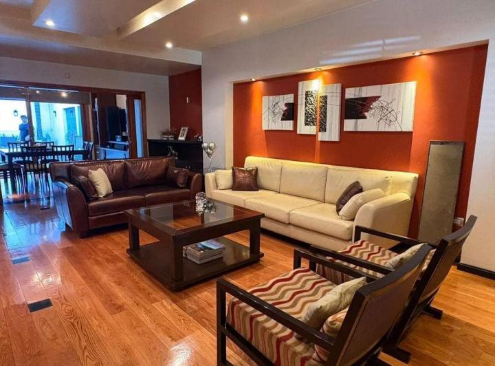 Casa · 209m² · 4 Ambientes · 1 Cochera